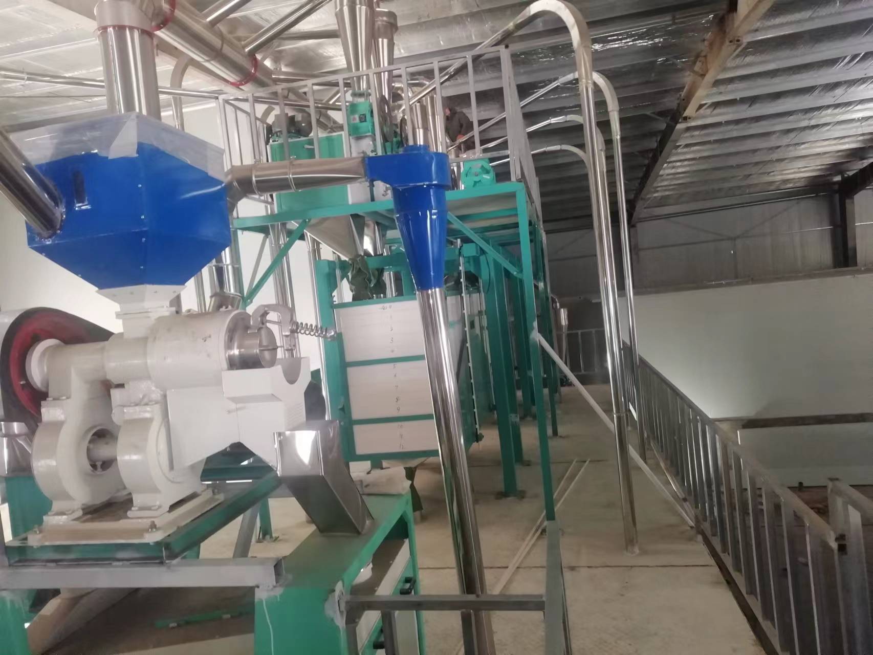 河南鶴壁市?？h六加二石磨面粉機(jī)