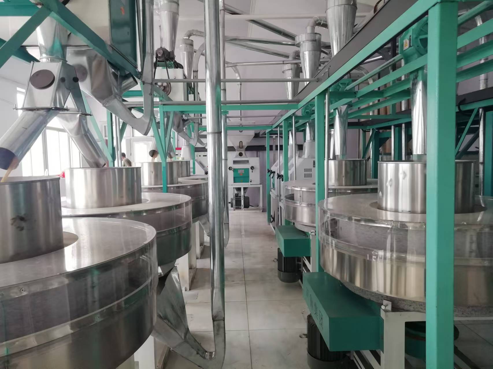 河北省黃驊市石磨面粉機生產(chǎn)線，日處理小麥30噸